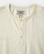Vintage-kreemikas lühikeste varrukatega Henley T-särk, pehme ja igapäevane